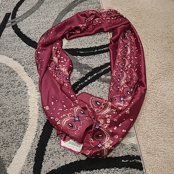 Vince Camuto Womens Burgundy Floral Patterened Scarf NWT 70" - Picture 5 of 7
